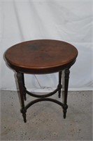 Antique French style round table