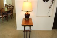 SIDE TABLE W/LAMP