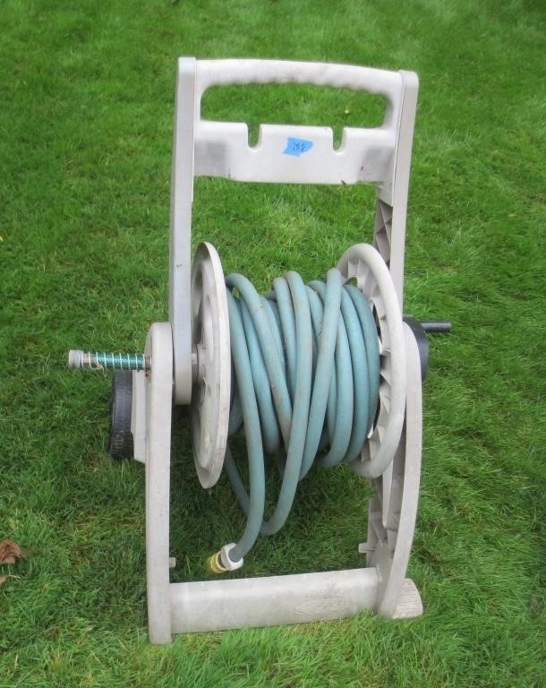 Hose reel with hose