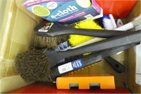 Cleaning brushes and cloths