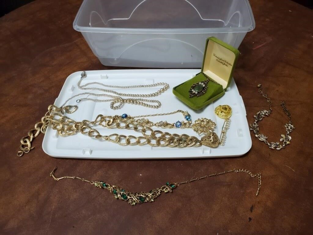 Mixed lot of Jade, gold vintage, costume jewelry