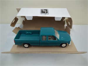 AMT 1993 Chevy Ext. Cab Promo Pickup NIB 1/25