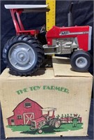 MF 590 tractor with box