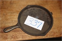 10" CAST IRON GRIDDLE, LID? UNMARKED