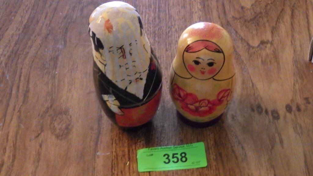 RUSSIAN NESTING DOLLS (PAINT CHIPPING OFF LARGER>>