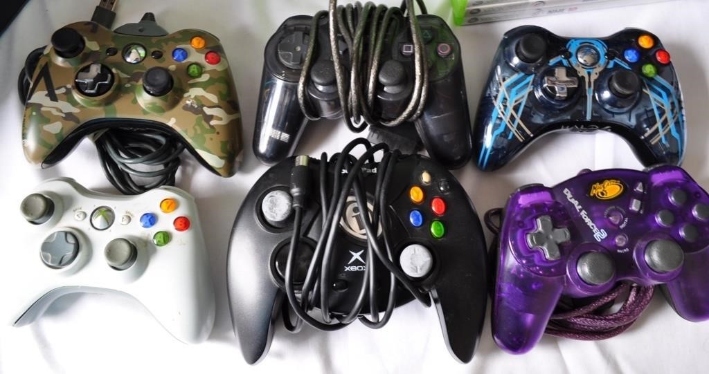 6 Assorted Video Game Controlers Working
