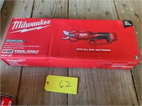 Milwaukee M12 Fuel pruning tool