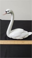 Graceful swan,  Lladro porcelain figurine.
