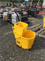 RUBBERMAID COMMERCIAL MOP BUCKET - NEW