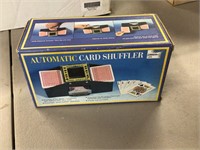 AUTOMATIC CARD SHUFFLER