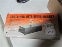 250LB PULL RETRIEVING MAGNET NEW IN BOX
