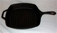 Vintage 10'' cast iron frying pan.