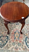 Queen Anne style oval end table with drawer,