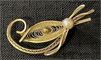 ORNATE 1/20 12K GF BROOCH WITH PEARL