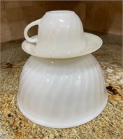 Vintage Fire King Swirl White Milk Glass Mixing