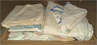 (R) Flat of various linens