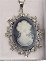 COSTUME CAMEO NECKLACE