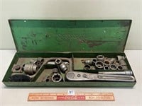 USEFUL LOT OF RATCHET SET WITH CASE