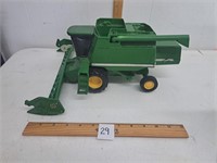 ERTL John Deere Combine