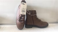 Women’s faux leather boots sz 7 1/2
