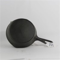 UNMARKED #CAST IRON SKILLET W/ HEAT RING