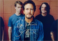 Autograph COA Pearl Jam Photo