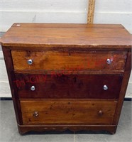 Vintage 3 drawer dresser 29 1/2 x 30 x 15 1/2.