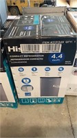 Hisense 4.4Cu Ft Compact Refrigerator