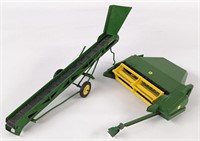 1/16 John Deere Hay Elevator & Mower Conditioner