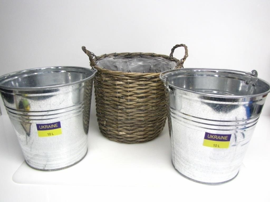 2 10L GALVANIZED PAILS & WOVEN BASKET W/ LINER