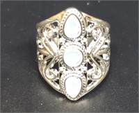 BEAUTIFUL SIZE 7 SILVER TONED COSTUME RING