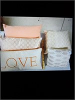 Qty 6 Throw pillows