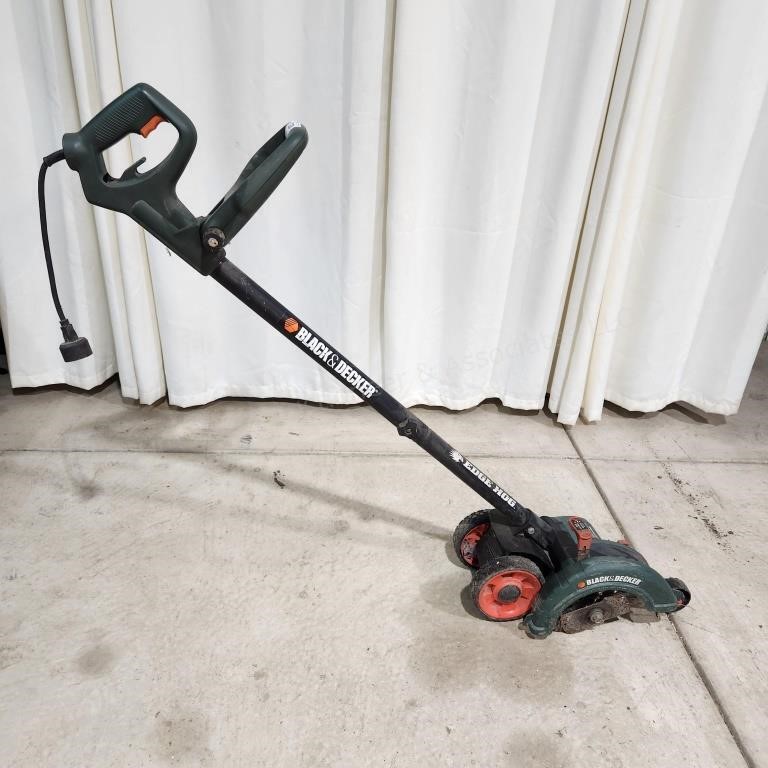 T3 Black & Decker Lawn Edger Edge Hog 120v