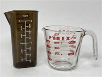 Pyrex/Other Measuring Cup Lot