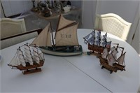 4 small display ships