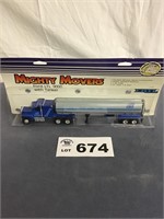 ERTL 1/64 Mighty Movers Ford LTL 9000 with Tanker