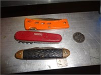 LOT OF 3 KNIVES (NEED WORK) CAMULUS, VICTRONOX