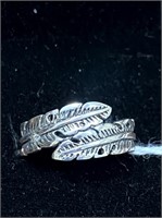 SILVER NAVAJO ARTIST SIGNED FEATHER RING