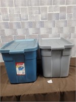 2 Rubbermain storage bins with lids