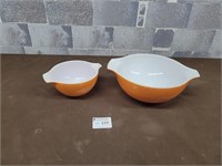 2 Vintage Pyrex mixing bowls
