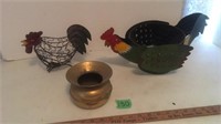 Spittoon and two roosters