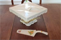 Pedastal Cake Dish & 2 Lifters