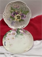 2 Vintage Floral Plates