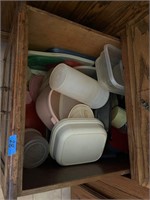 Drawer Contents: Plasticware