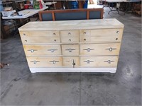 Dresser with mirror. 59.5x3217.5