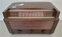 Antique RCA Victor AM Radio