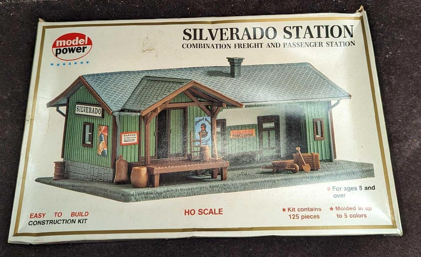 Model Power #605 HO Scale Silverado Station Kit