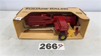 ERTL NEW HOLLAND SQUARE BALER