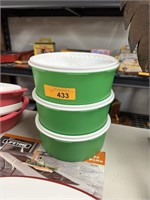 3PC GREEN TUPPERWARE BOWLS W LIDS