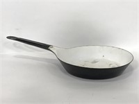 Black & white enamel frying pan